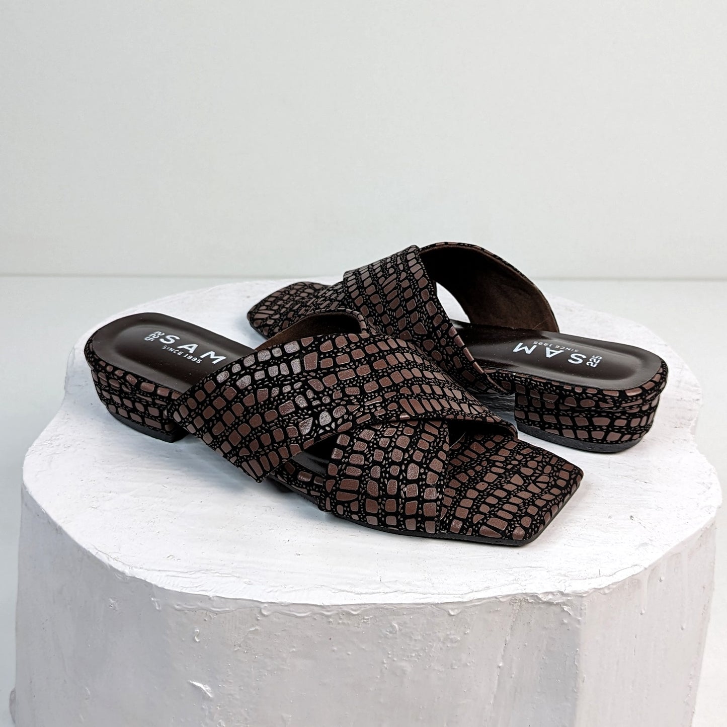 Cross Brick Pattern 1 Inch Sandal